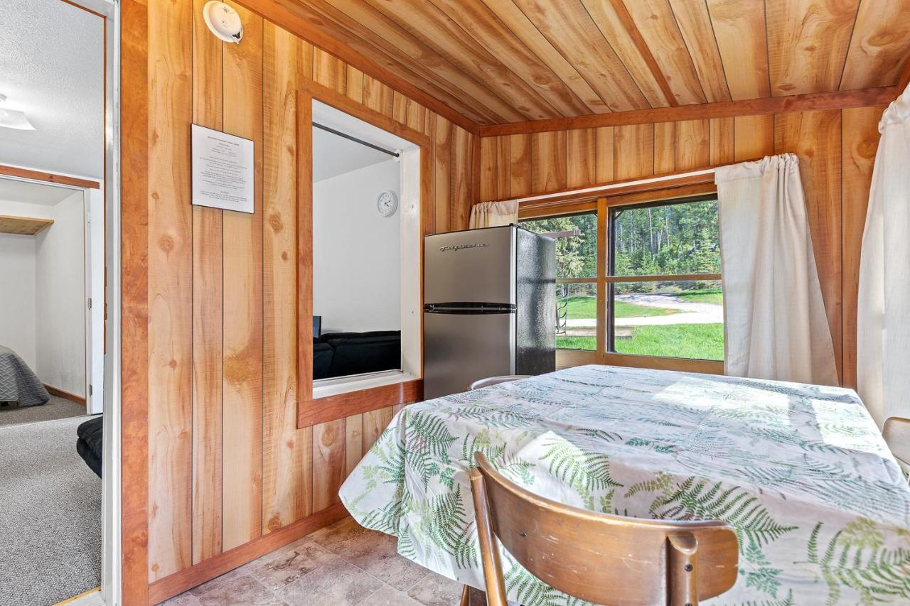 Harney Camp Cabins Hill City Eksteriør bilde